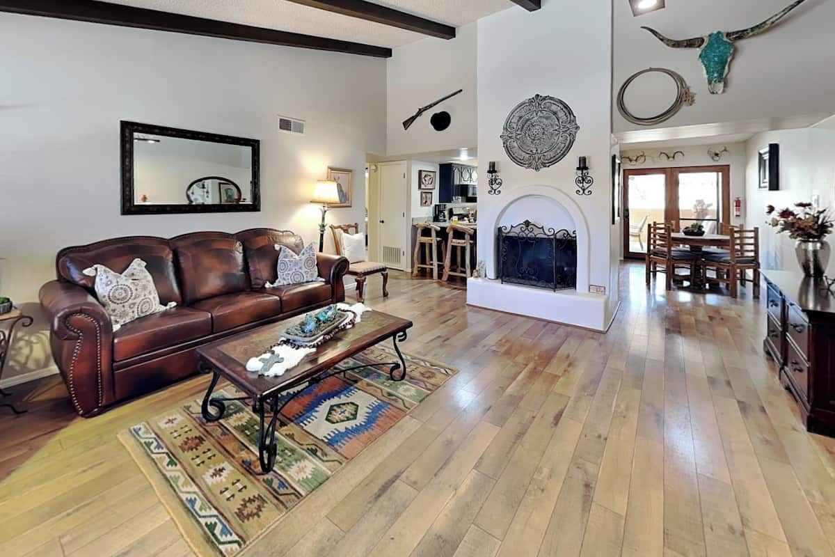 Condo (2 Bedrooms) | Front of property