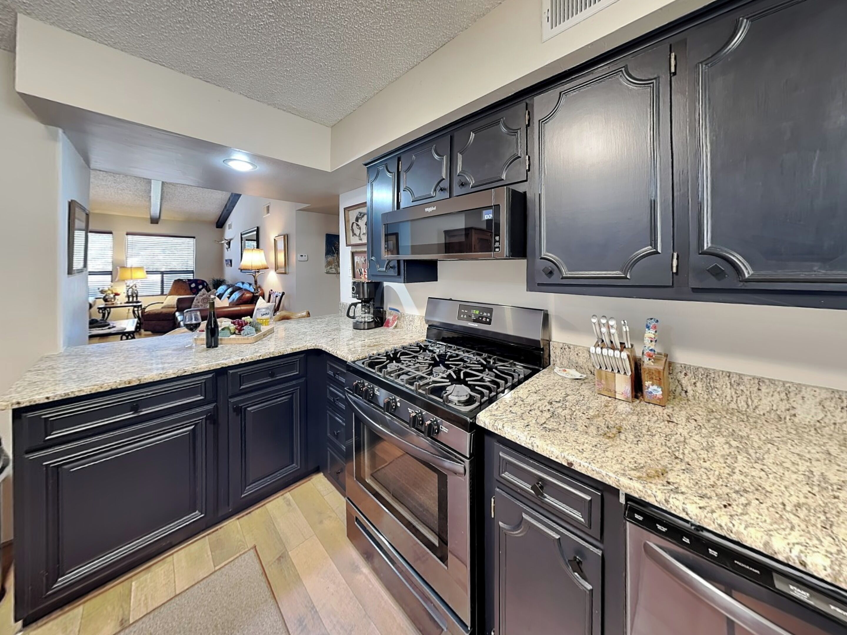 Condo (2 Bedrooms) | Tiện nghi, dịch vụ nơi lưu trú