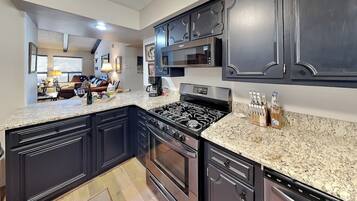 Condo (2 Bedrooms) | Property amenity