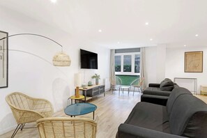 TV - Élégant appartement parisien – 4 chambres spacieuses (Paris)