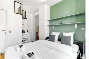 1 bedroom, desk, iron/ironing board, travel cot - Studio avec une vue magnifique au coeur du Marais (Paris)