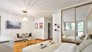 1 habitación, escritorio, tabla de planchar con plancha y wifi 