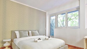 1 habitación, escritorio, tabla de planchar con plancha y wifi 