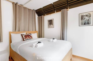 1 bedroom, desk, iron/ironing board, travel cot - Sunny Haven in Historic Le Marais (Paris)