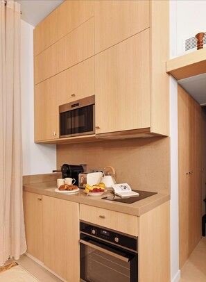 Fridge, microwave, stovetop, coffee/tea maker - Duplex d'Exception - Rue Monge﻿, Paris 5e (Paris)