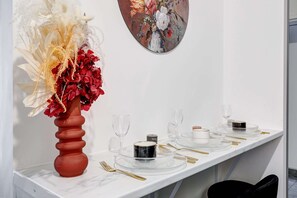 Dining - Elegance et modernite - Parc de la Villette (Paris)