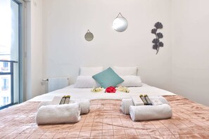 1 bedroom, travel cot, WiFi, bed sheets - Elegance et modernite - Parc de la Villette (Paris)