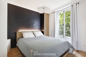 2 Schlafzimmer, Schreibtisch, Bügeleisen/Bügelbrett, Reisekinderbett