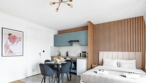 1 bedroom, desk, iron/ironing board, WiFi - Studio d'Architecte Haut de Gamme - Elegance et Confort - Paris (Paris)