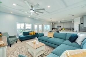 Rumah, Beberapa Tempat Tidur, dapur, pemandangan samudra (Coastal Gem) | Area keluarga
