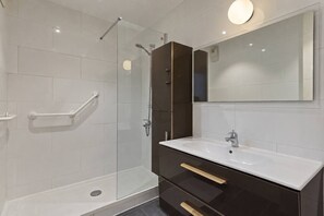 Bathroom - Écrin lumineux 120 m² · 10 pers · Place des Fêtes (Paris)