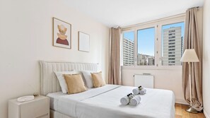 3 Schlafzimmer, Schreibtisch, Bügeleisen/Bügelbrett, Reisekinderbett