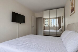 Room - Écrin lumineux 120 m² · 10 pers · Place des Fêtes (Paris)