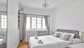 1 chambre, fer et planche à repasser, lit parapluie, Wi-Fi