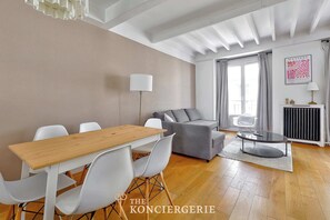 Dining - Superbe duplex avec terrasse face Tour Eiffel (Paris)
