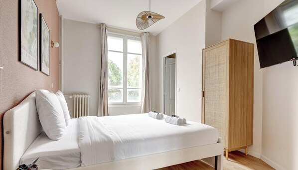 2 bedrooms, desk, iron/ironing board, travel cot - Charmant appartement pour 6P (Levallois-Perret)