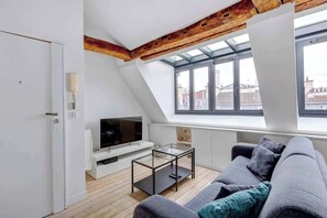 TV, offices - BM-Un Eclat de Lumiere en Plein Paris (Paris)