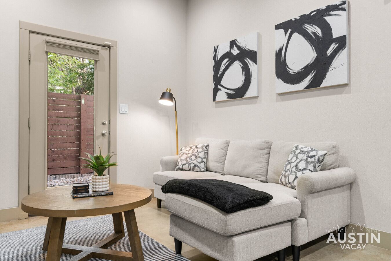Barton Springs & Soco Ease Bright Family Home W Yard, Garage & Workspace - Austin, TX