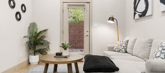 Barton Springs & SoCo Ease | Bright Family Home w Yard, Garage & Workspace