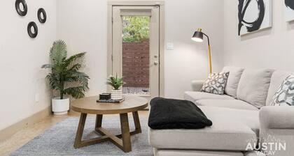 Barton Springs & SoCo Ease | Bright Family Home w Yard, Garage & Workspace