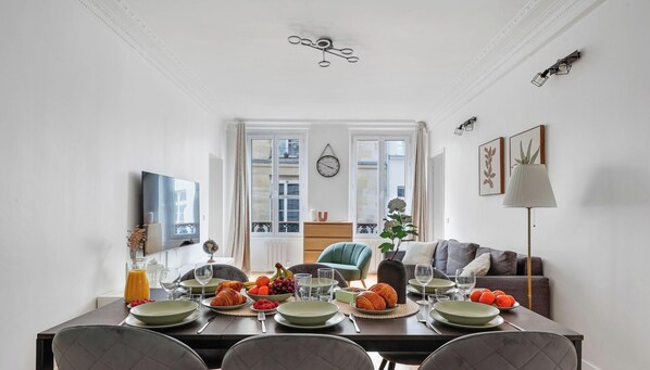 Dining - Suite Prestige du Marais · 3 CH · 8 Pers (Paris)