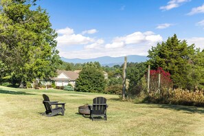 Property grounds - The Cottage at Virginia Sojourn: Peaceful Brick Cottage w/ Sunset Mtn Views (Forest)