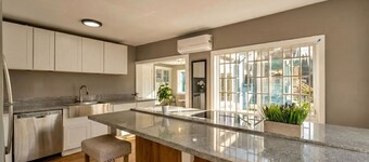 Charming 2-Bedroom Oakland Home Near BART – Flexible Lease