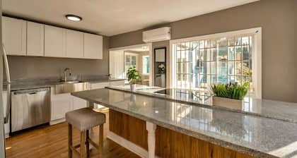 Charming 2-Bedroom Oakland Home Near BART – Flexible Lease