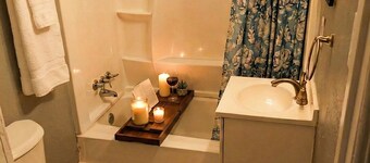 Charming 2-Bedroom Oakland Home Near BART – Flexible Lease