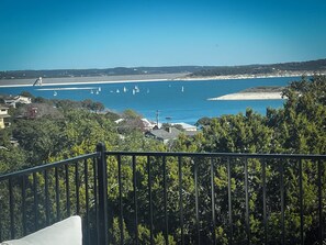 Property grounds - Canyon Lake Views / 2 min to Lake / Tiki Bar / Fire Pit / Game room (Canyon Lake)