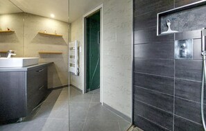 Shower, hair dryer - Charmante maison avec piscine (Pazayac)