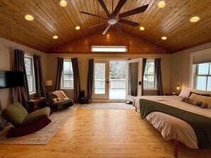 3 bedrooms, desk, iron/ironing board, free WiFi - Kingdom Trails Retreat | Hot Tub, Sauna & Mt Views (East Haven)