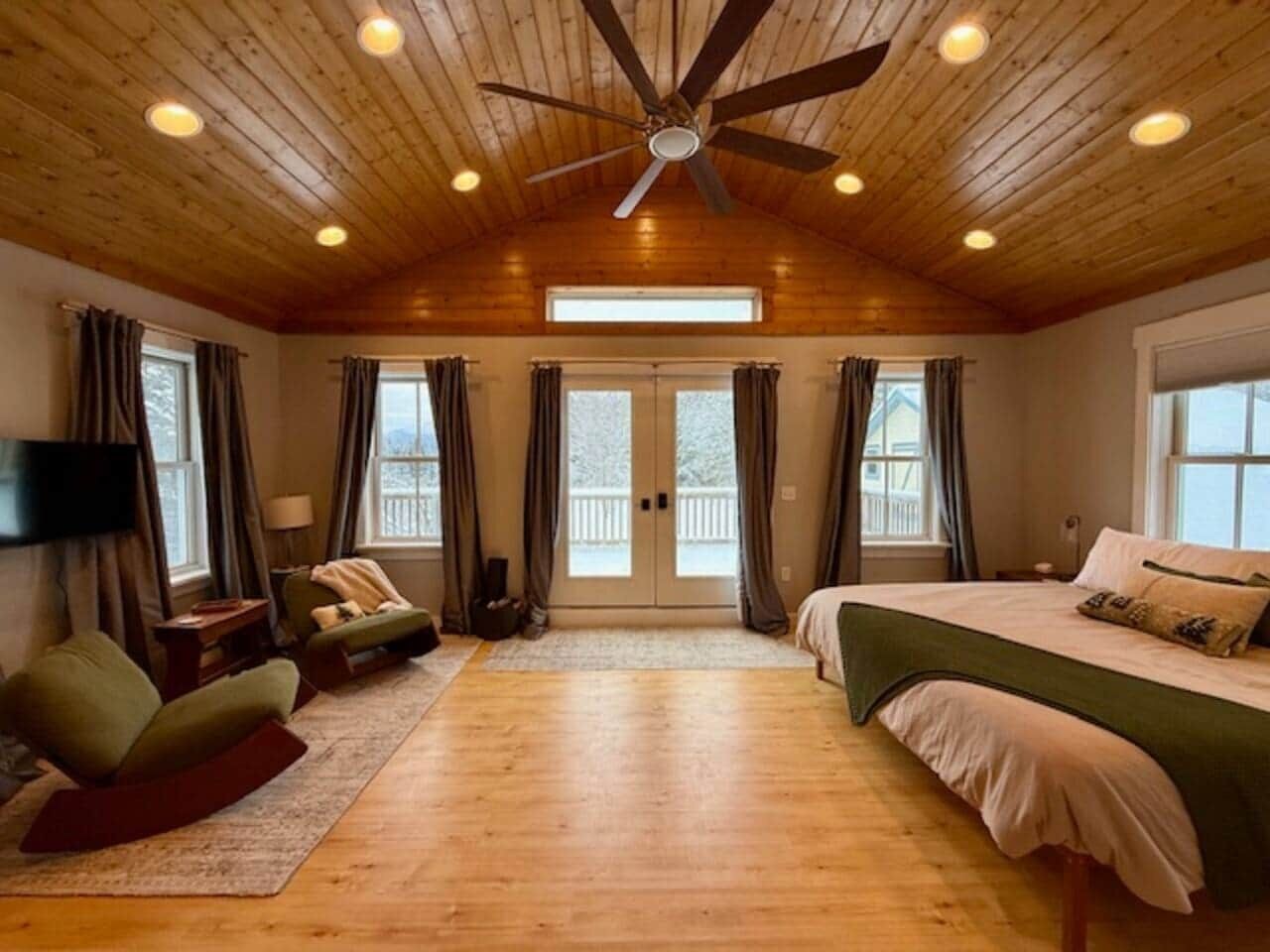 3 عدّة غرف نوم ومكتب ومكواة/لوح كي وسرير سفر