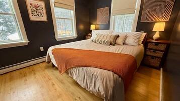 3 bedrooms, desk, iron/ironing board, free WiFi