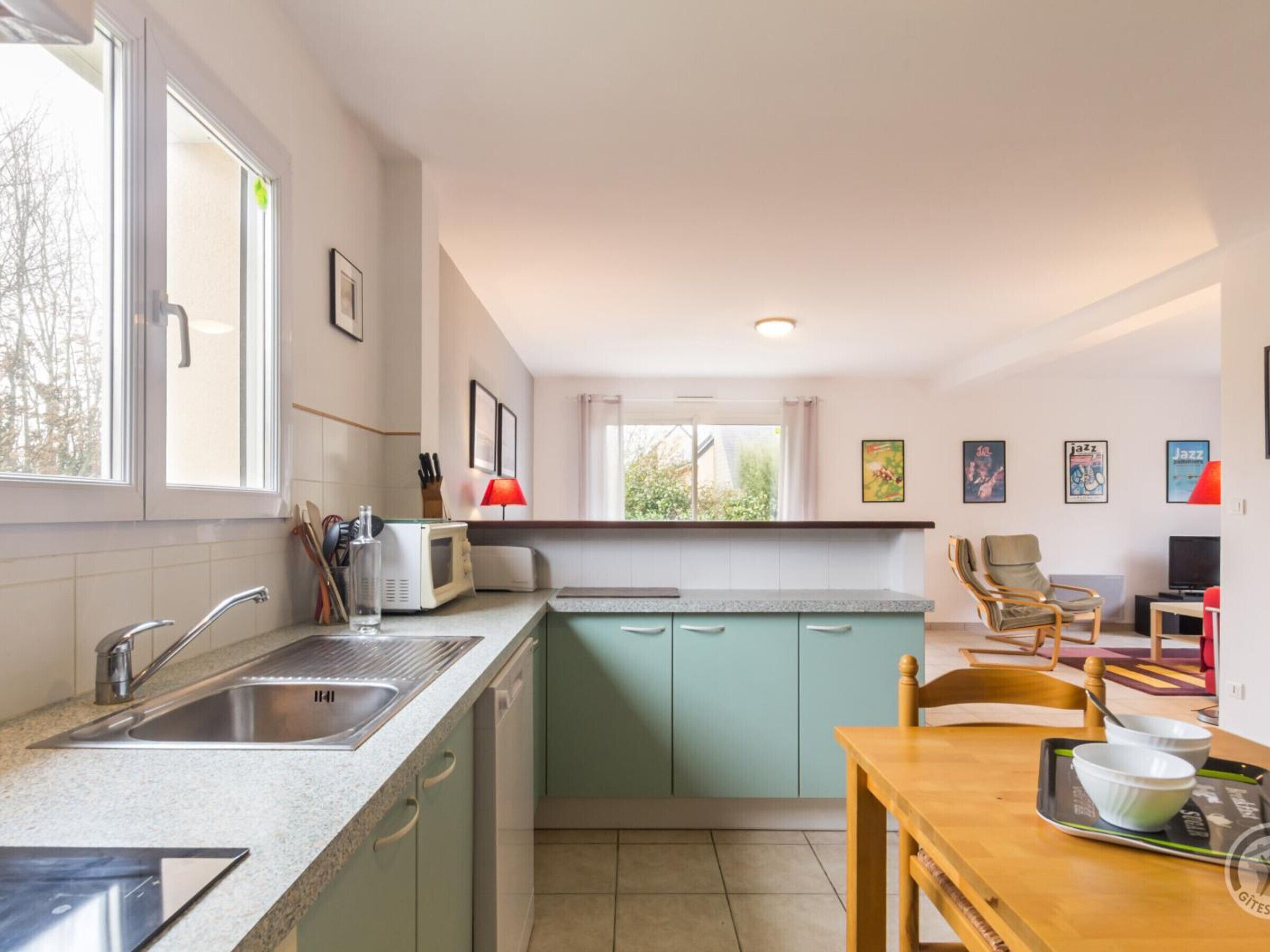 Kjøleskap, mikrobølgeovn, oppvaskmaskin og kaffetrakter/tekoker