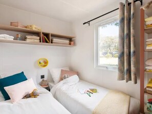 2 bedrooms, free WiFi - Mobile home with terrace - 6 guests (Visan)