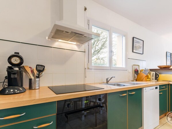 A modern kitchen with a gas stove, oven, and dishwasher. - House with pets allowed, parking - 6 guests (La Feuillie)