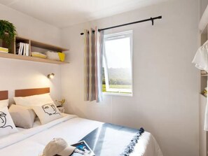 1 bedroom, free WiFi - Mobile home with terrace - 4 guests (Visan)