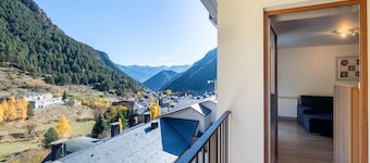 Arinsal: 6 Pers Apartment, 2 Bedrooms, Parking Included