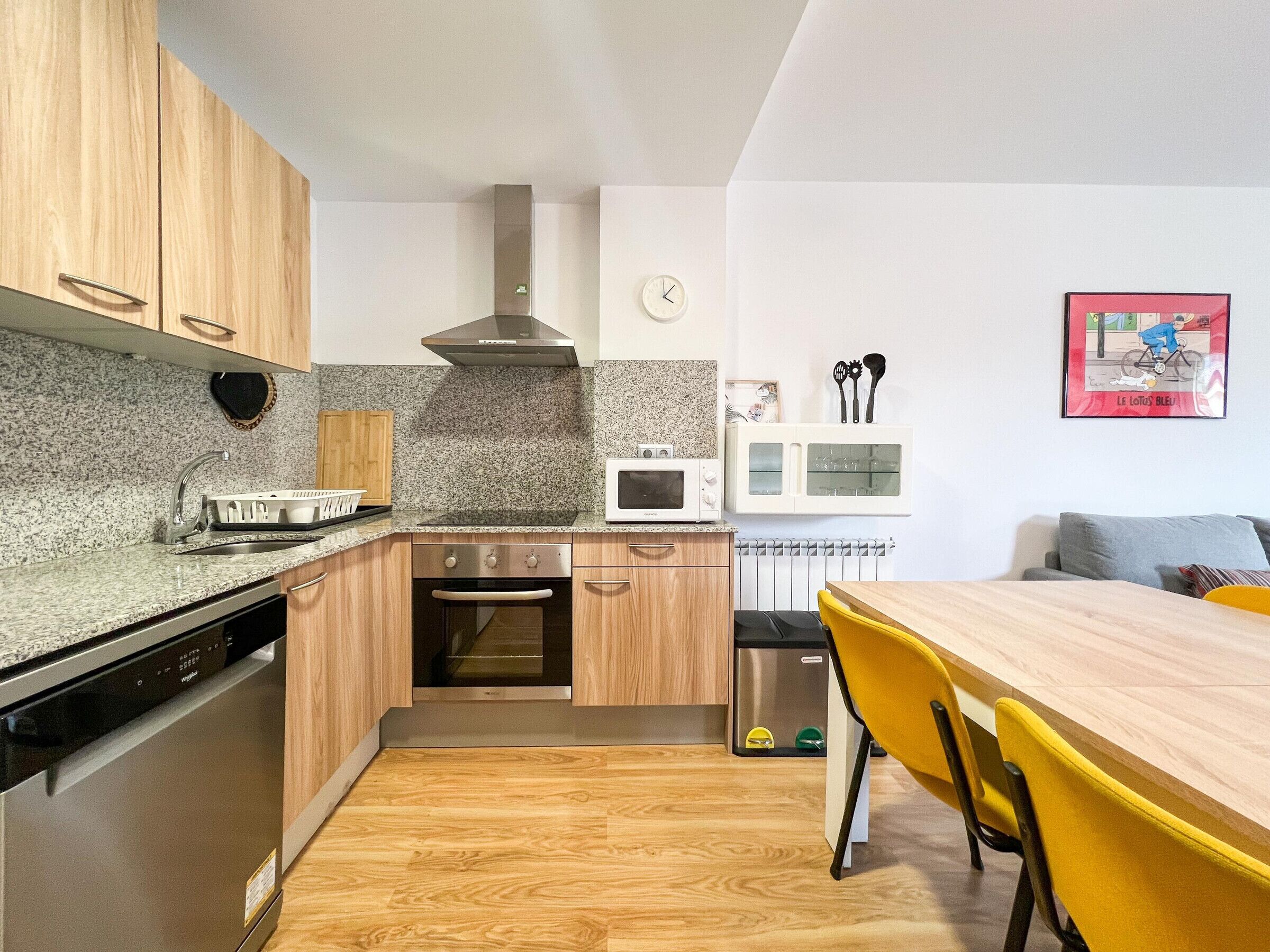 Microwave, oven, dishwasher, coffee/tea maker