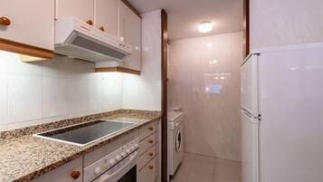 Microondas, horno, cafetera o tetera y tostadora