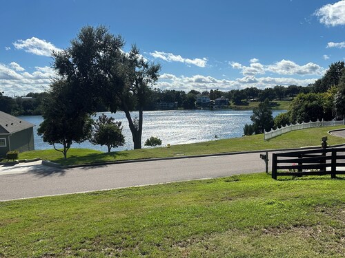 Spacious 2-bedroom house in tranquil Eustis neighborhood
