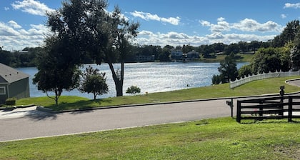 Spacious 2-bedroom house in tranquil Eustis neighborhood