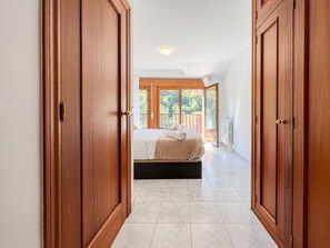 4 bedrooms, WiFi - Rider Apartment - 8 Guests, 4 Bedrooms (Pal)