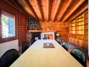 Dining - Rider Apartment - 8 Guests, 4 Bedrooms (Pal)