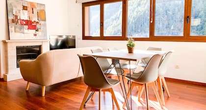 Modern Apartment, 5 ppl, 2 Bedrooms, Includes Parking