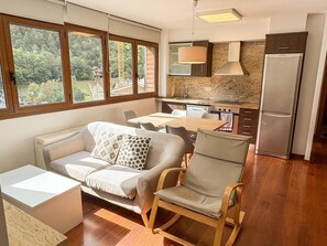 Interior - Modern Apartment, 5 ppl, 2 Bedrooms, Includes Parking (Arinsal)