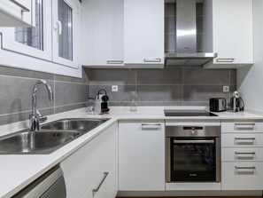 Microwave, oven, dishwasher, coffee/tea maker - Modern 3-Bedroom Apartment, Andorra City Center (Les Escaldes)