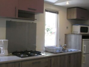 Fridge, microwave - Cozy mobile home 2 bedrooms 6 people in Montblanc (Montblanc)