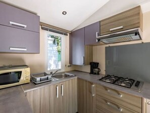 Fridge, microwave - Spacious mobile home for 8 people in Montblanc (Montblanc)